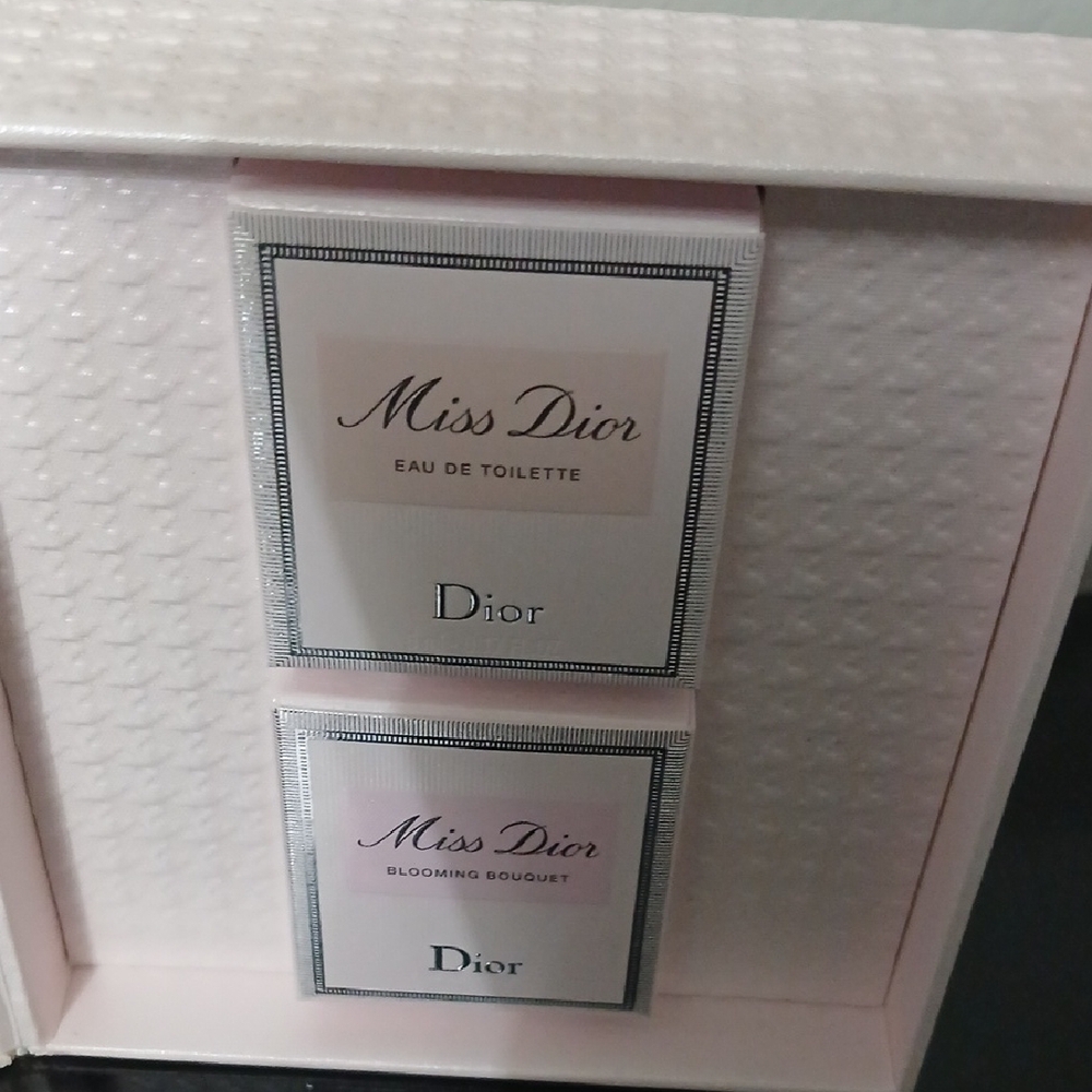 Miss Dior LA Collection in Elegant White (4x5 ml-4x 0.17 FL. oz) - Picture 4 of 6